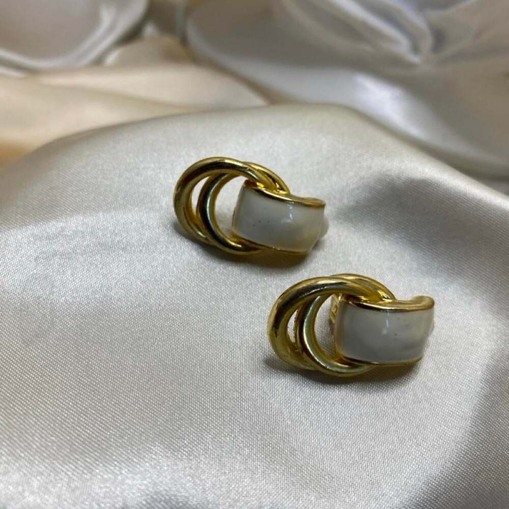 Vintage Gold Tone Ivory White Enamel Clip On Earrings 1980s
